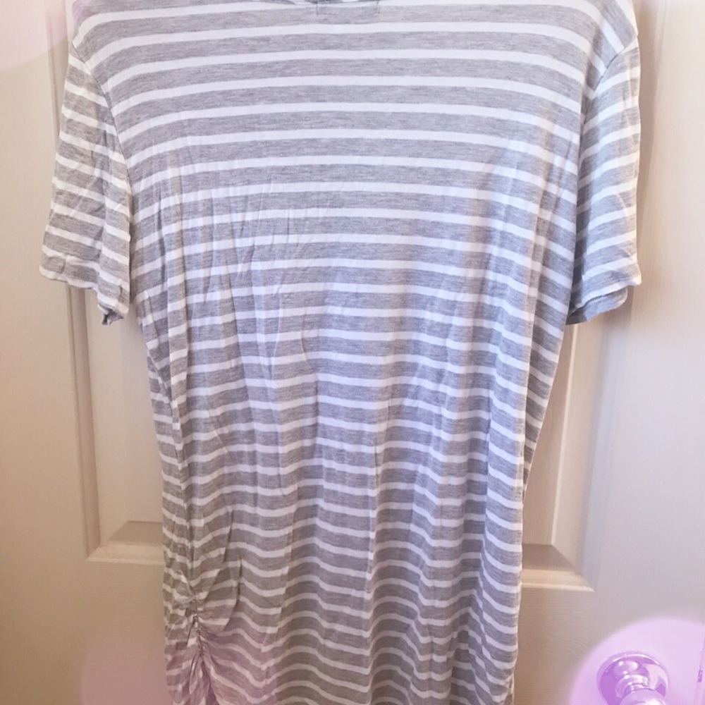 Olivia Blu Gray/White Top! - Picture 3 of 4